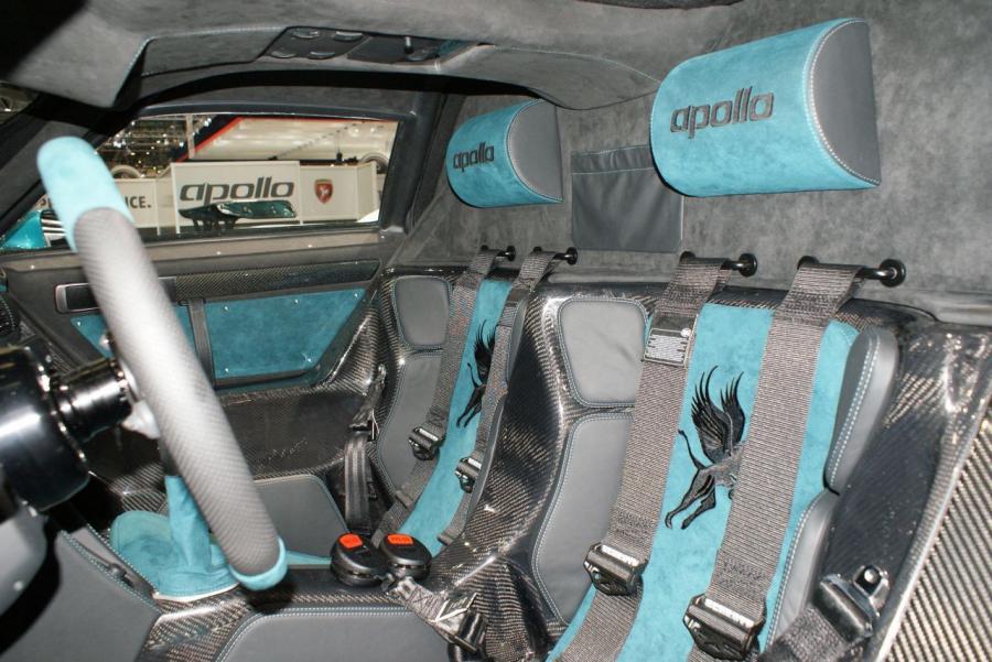 Интерьер Gumpert Apollo Speed 2009 года  (фото 5 из 9)